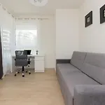 Modern Family With Parking By Renters Appartement Warschau