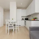 Modern Family With Parking By Renters * Warschau