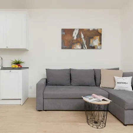 Modern Family With Parking By Renters *