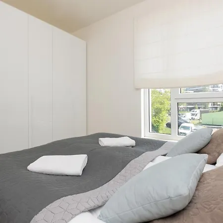 Lägenhet Modern Family With Parking By Renters