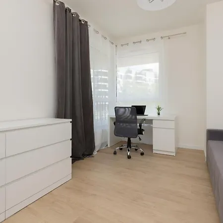 Modern Family With Parking By Renters * Warszawa