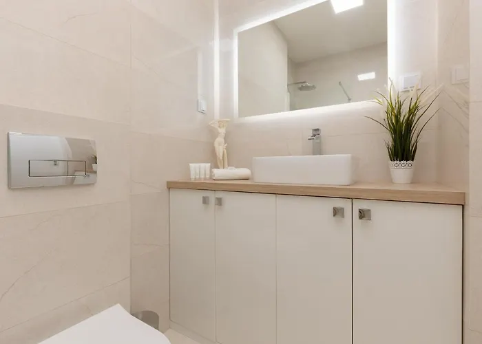 Modern Family With Parking By Renters Lägenhet *