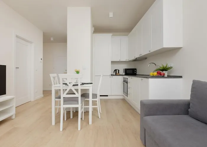 Modern Family With Parking By Renters * ワルシャワ