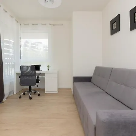 Modern Family With Parking By Renters Appartement Warschau