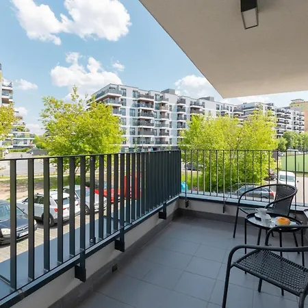 Modern Family With Parking By Renters * Varşova