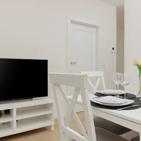 Modern Family With Parking By Renters Daire *
